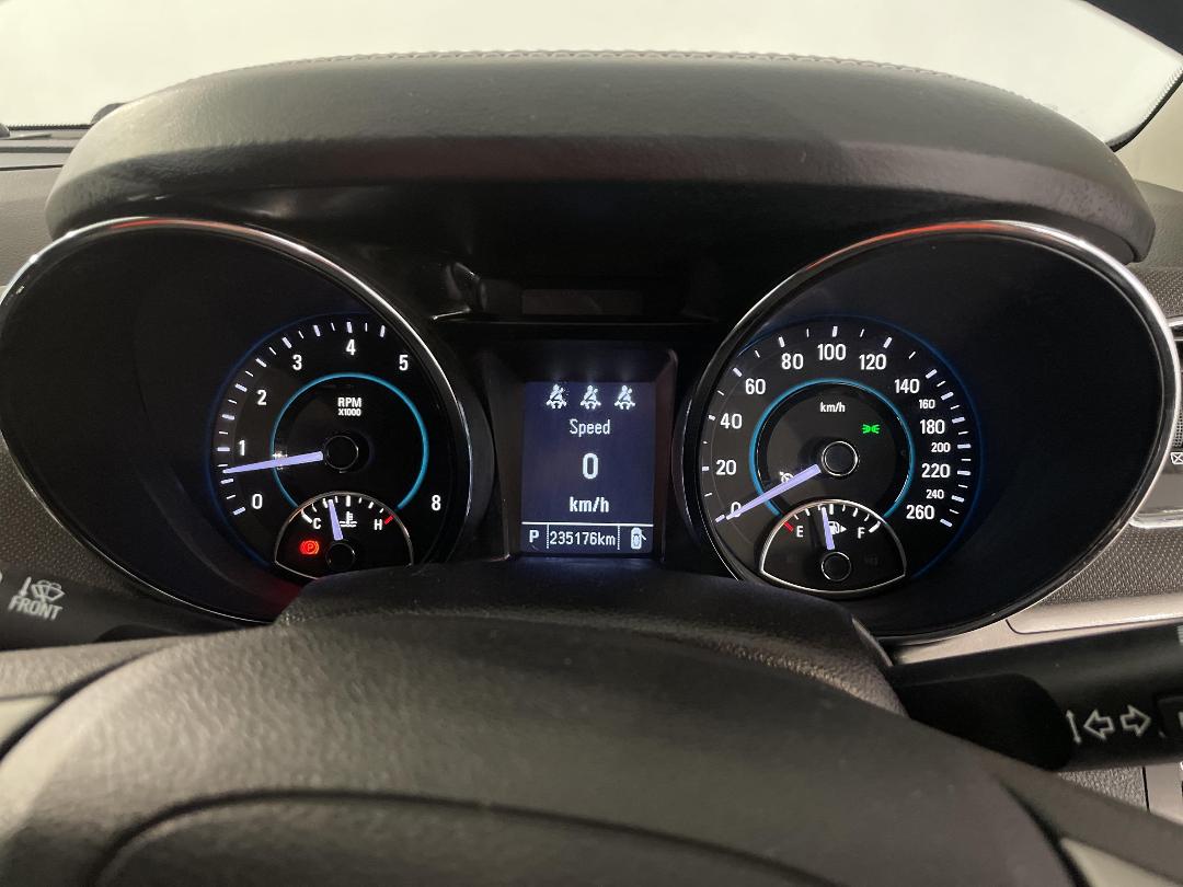 Photo '21' of Holden Commodore Photo '21' of Holden Commodore