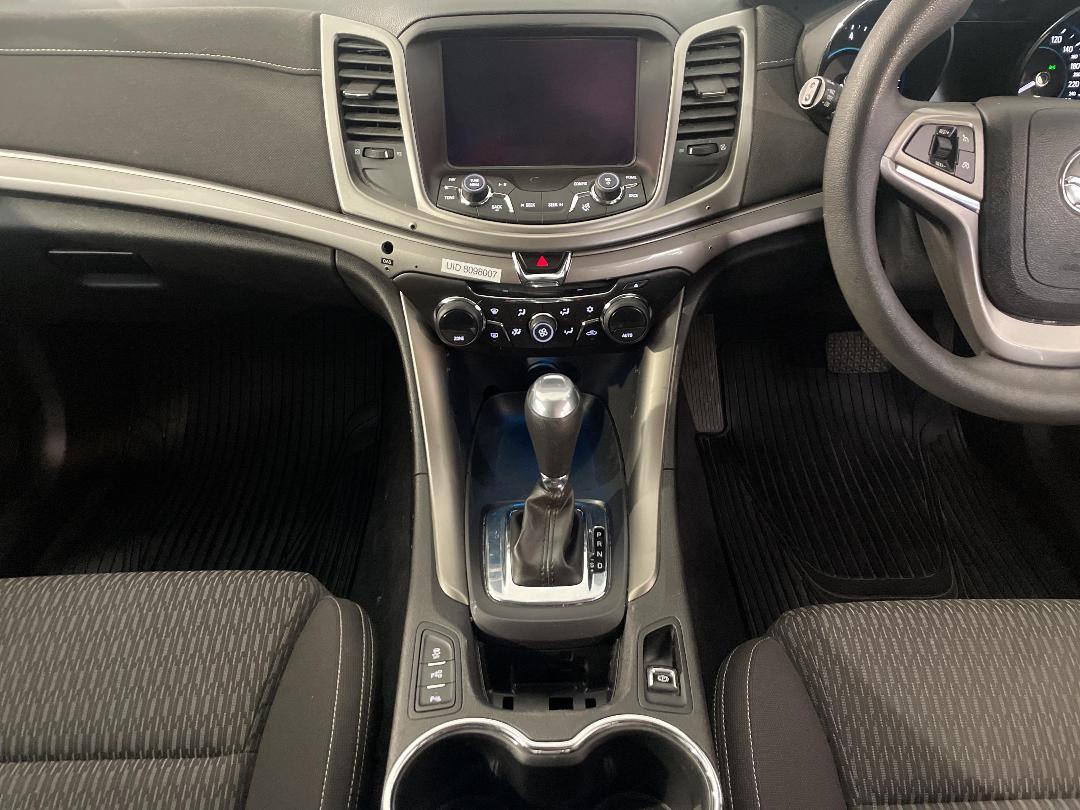 Photo '18' of Holden Commodore Photo '18' of Holden Commodore