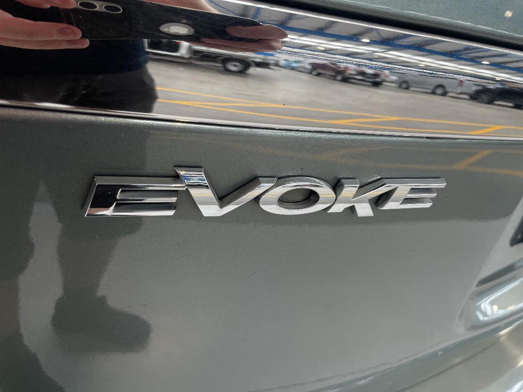 Photo '35' of Holden Commodore Photo '35' of Holden Commodore