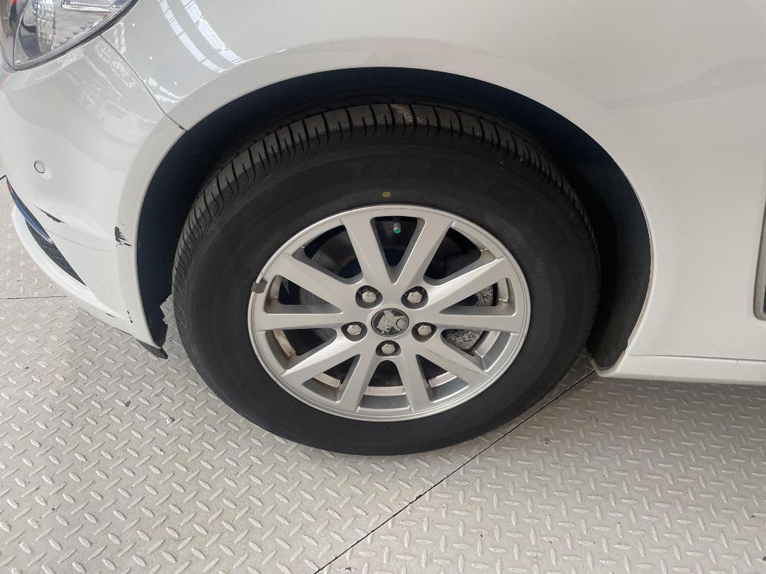 Photo '10' of Holden Commodore Photo '10' of Holden Commodore