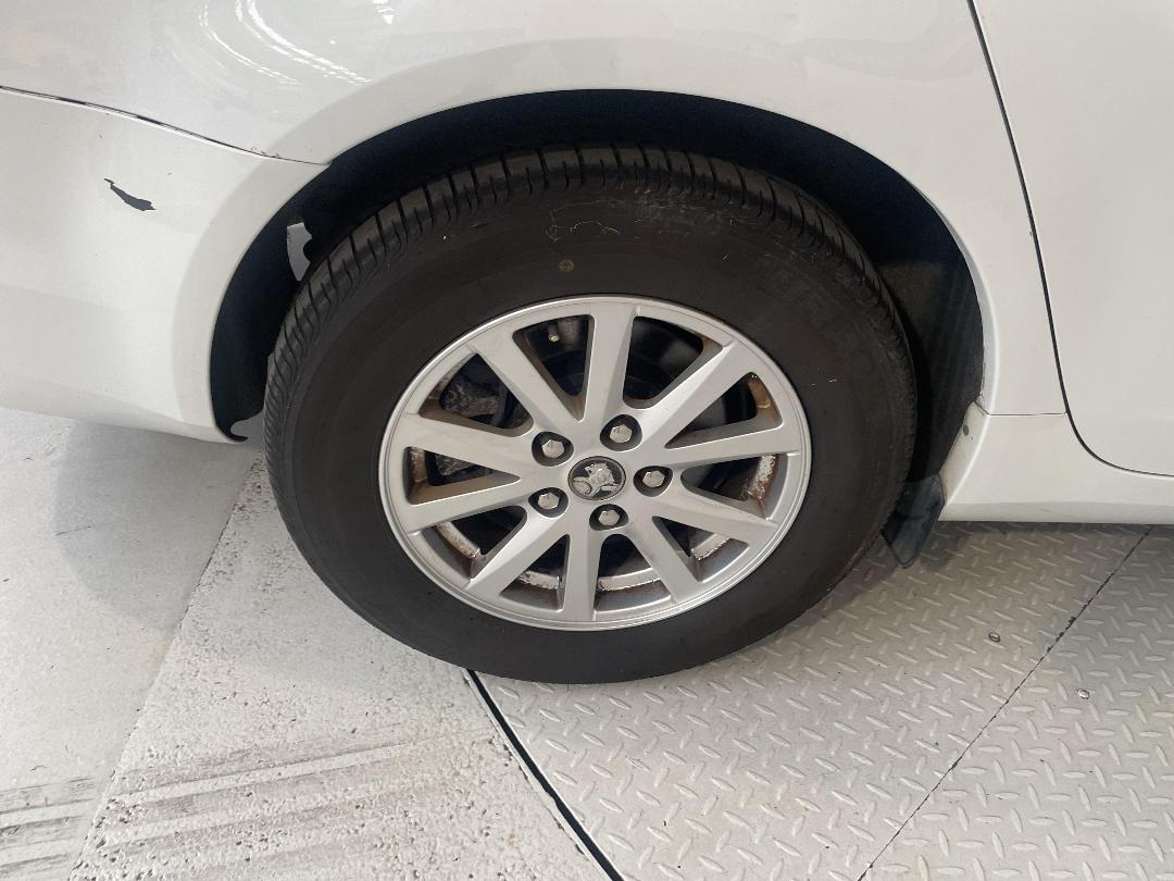 Photo '12' of Holden Commodore Photo '12' of Holden Commodore