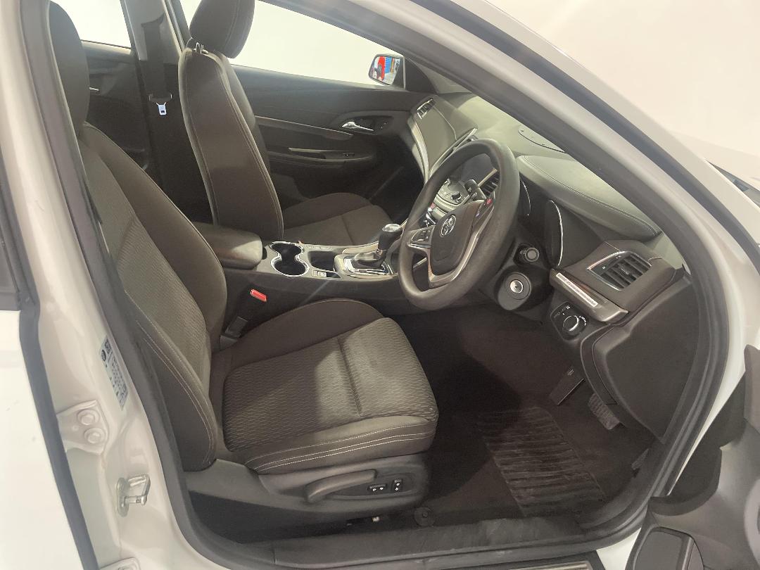 Photo '16' of Holden Commodore Photo '16' of Holden Commodore