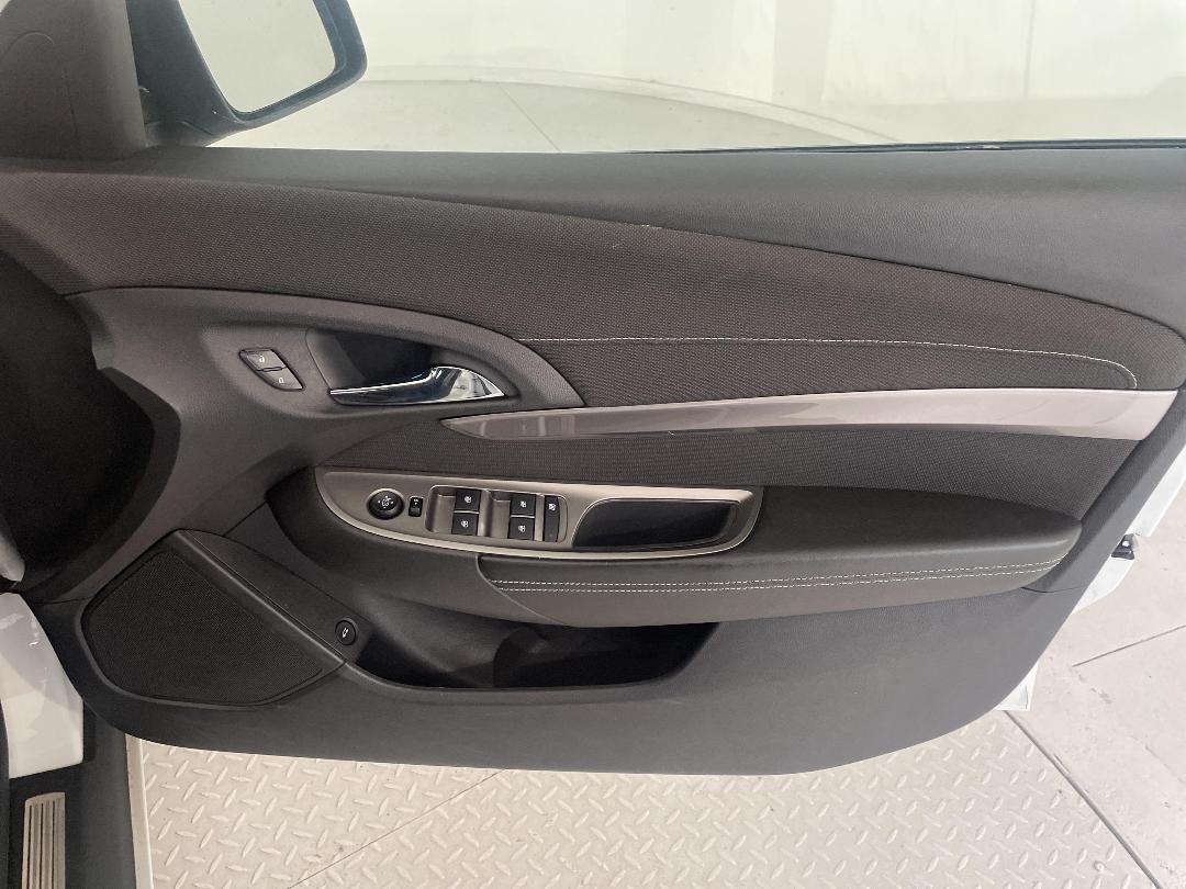 Photo '15' of Holden Commodore Photo '15' of Holden Commodore