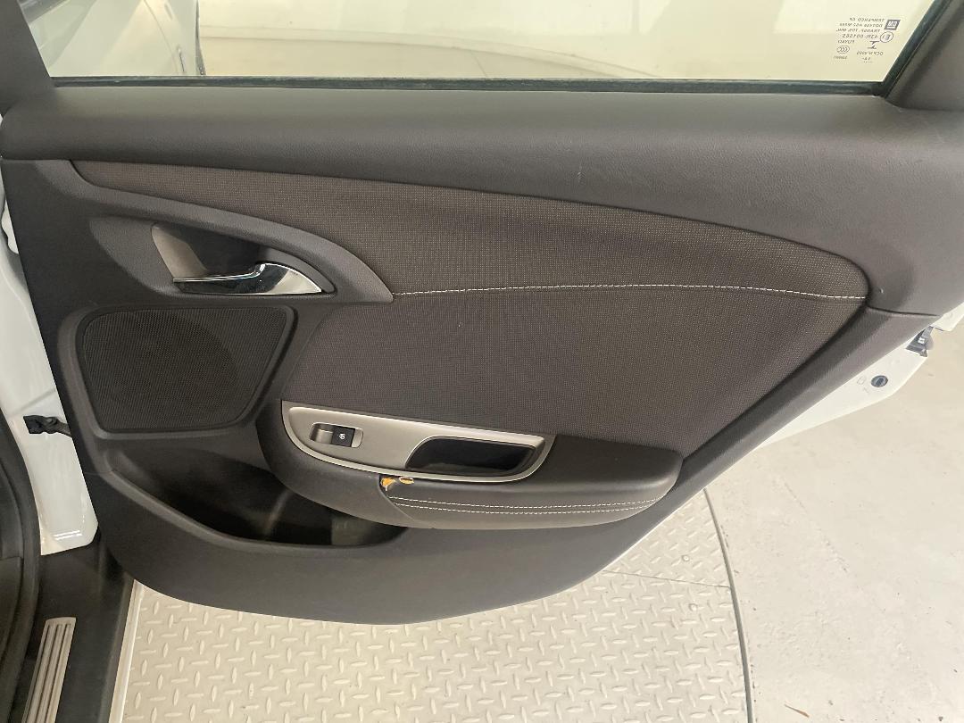 Photo '19' of Holden Commodore Photo '19' of Holden Commodore