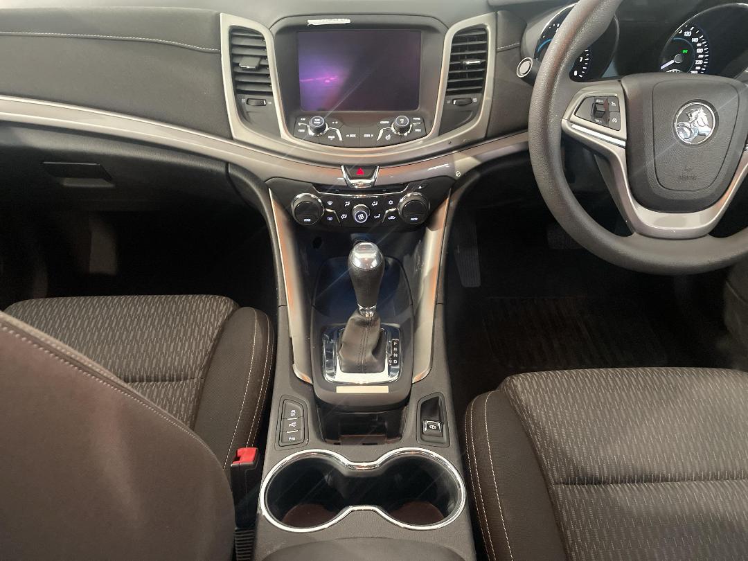 Photo '18' of Holden Commodore Photo '18' of Holden Commodore