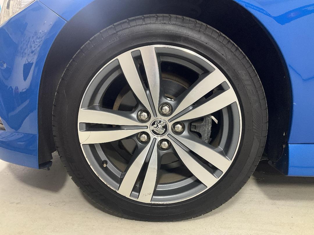 Photo '10' of Holden Commodore Photo '10' of Holden Commodore