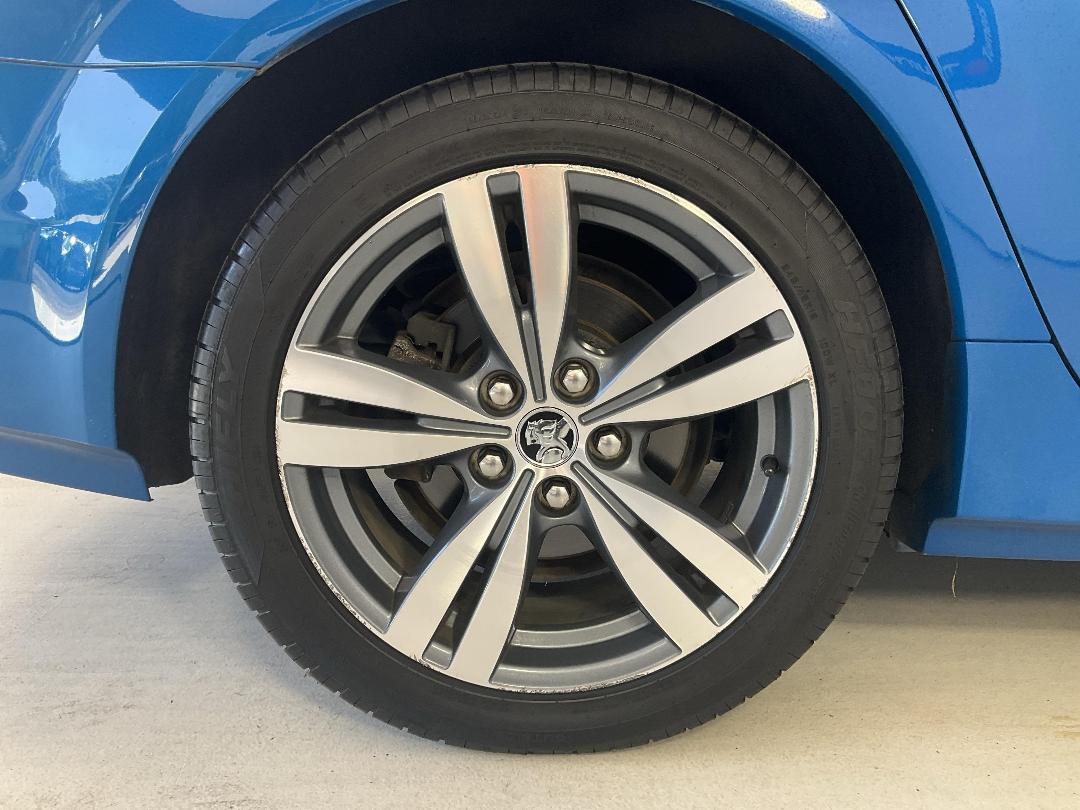 Photo '12' of Holden Commodore Photo '12' of Holden Commodore