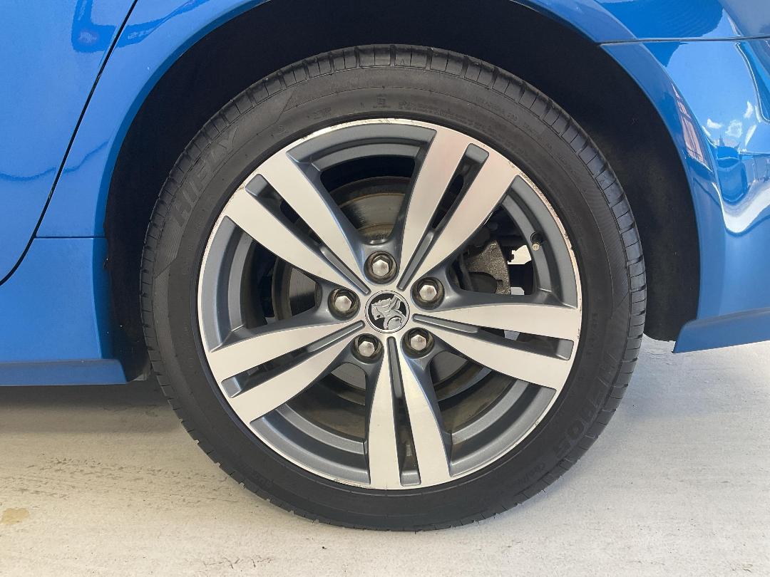 Photo '11' of Holden Commodore Photo '11' of Holden Commodore