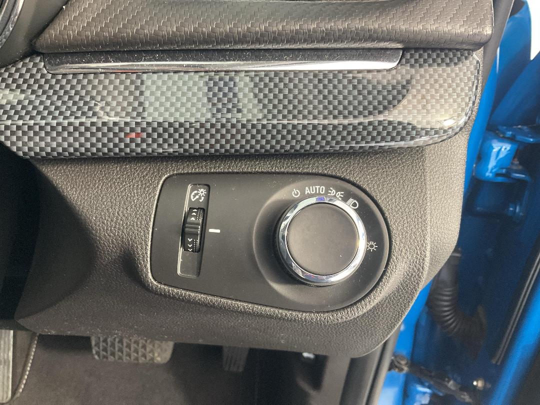 Photo '28' of Holden Commodore Photo '28' of Holden Commodore