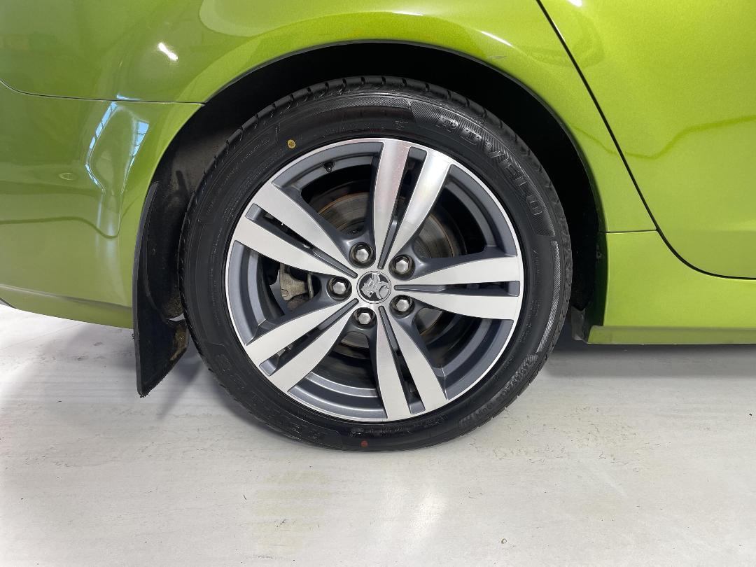 Photo '12' of Holden Commodore Photo '12' of Holden Commodore