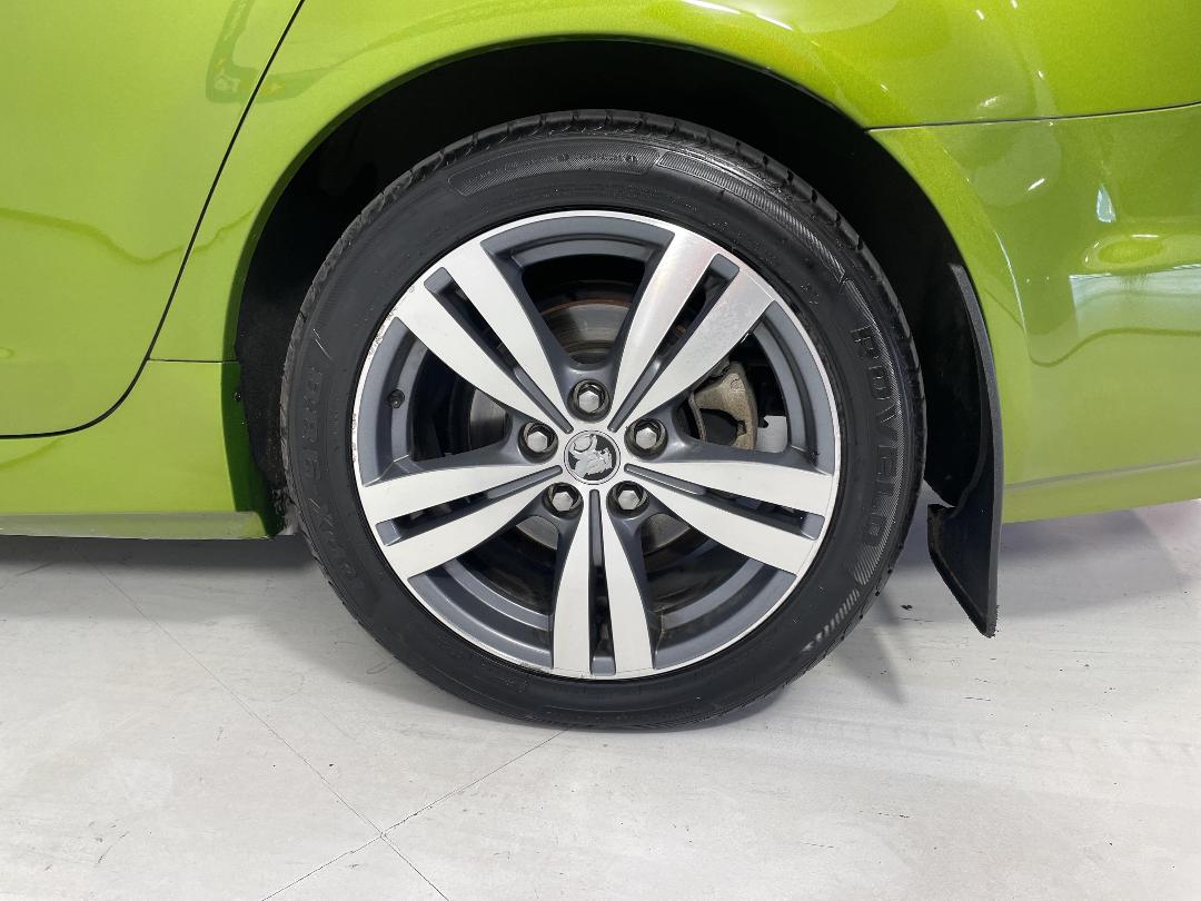 Photo '11' of Holden Commodore Photo '11' of Holden Commodore