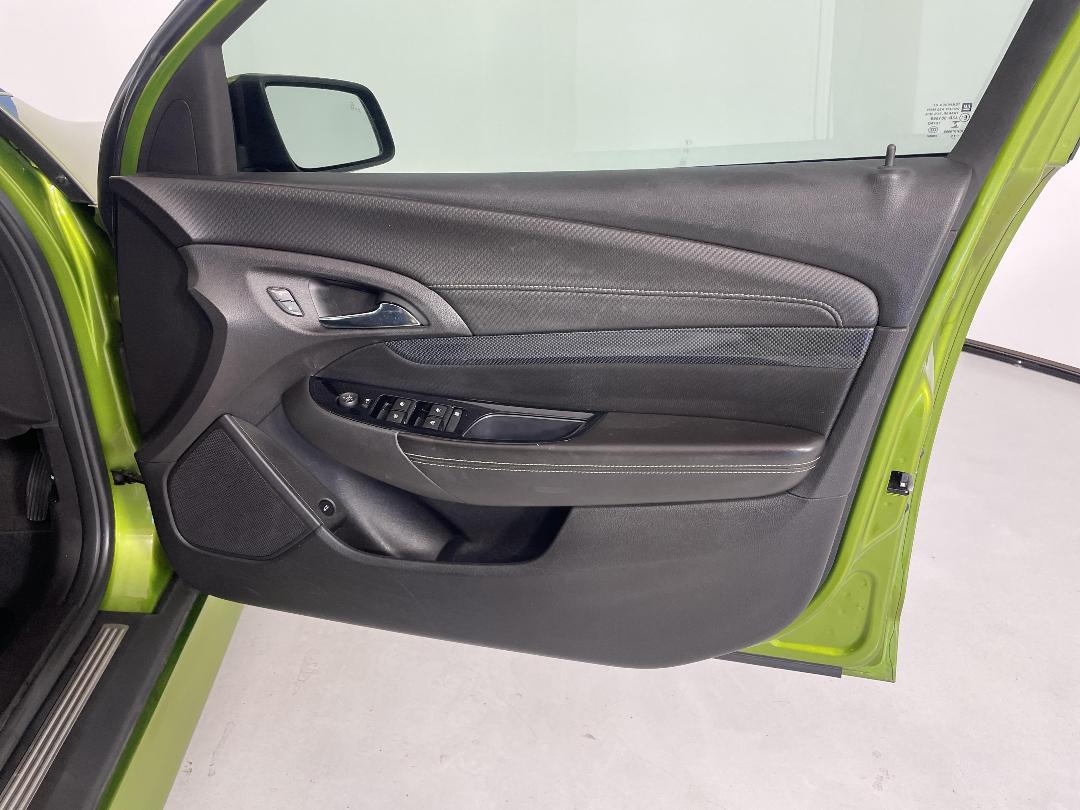 Photo '15' of Holden Commodore Photo '15' of Holden Commodore