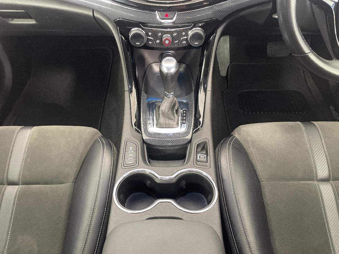 Photo '18' of Holden Commodore Photo '18' of Holden Commodore