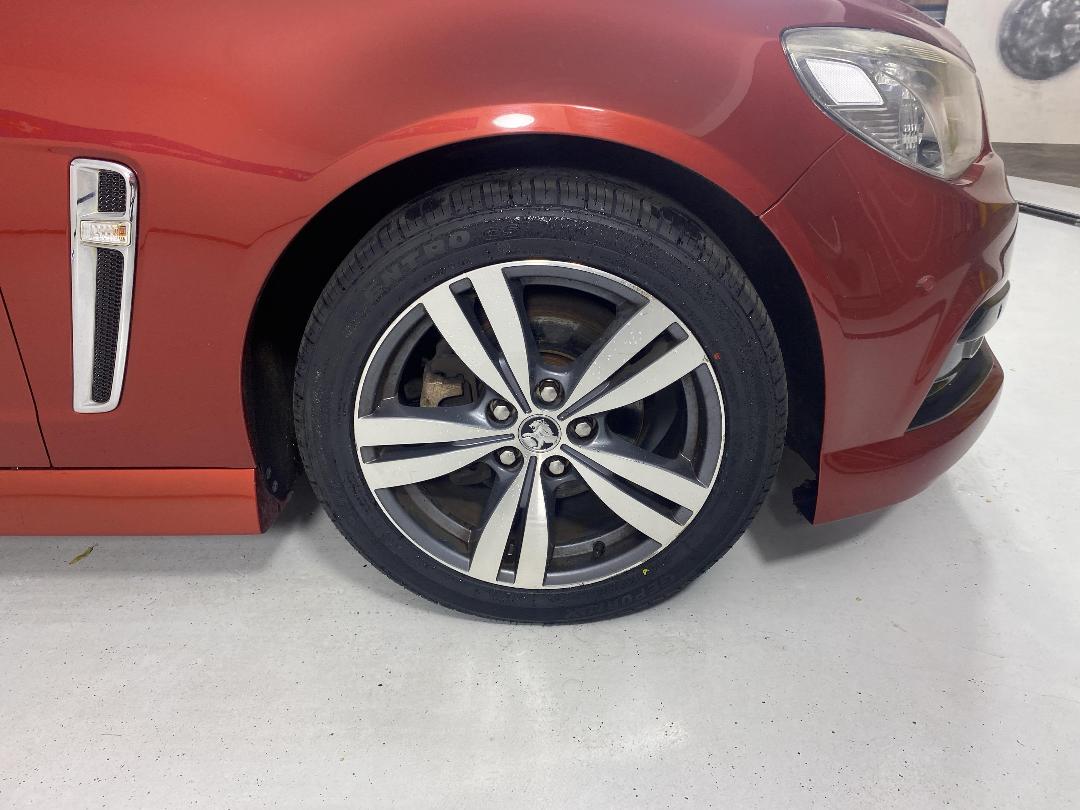 Photo '9' of Holden Commodore Photo '9' of Holden Commodore