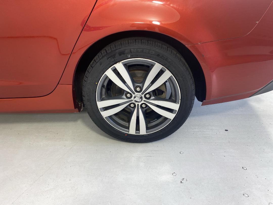 Photo '11' of Holden Commodore Photo '11' of Holden Commodore