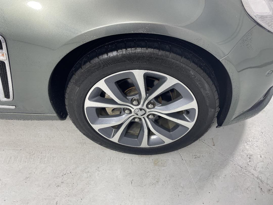 Photo '9' of Holden Commodore Photo '9' of Holden Commodore