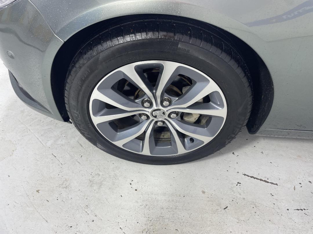 Photo '10' of Holden Commodore Photo '10' of Holden Commodore