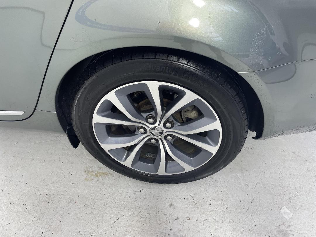 Photo '11' of Holden Commodore Photo '11' of Holden Commodore