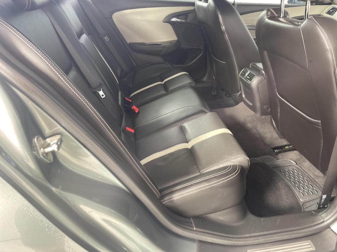 Photo '20' of Holden Commodore Photo '20' of Holden Commodore