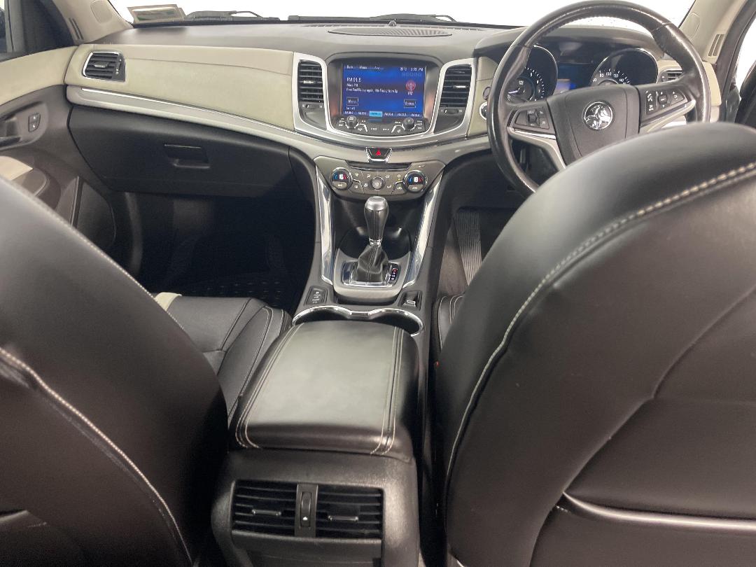 Photo '17' of Holden Commodore Photo '17' of Holden Commodore