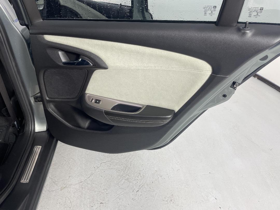 Photo '19' of Holden Commodore Photo '19' of Holden Commodore