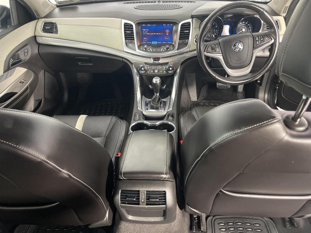 Photo '18' of Holden Commodore Photo '18' of Holden Commodore