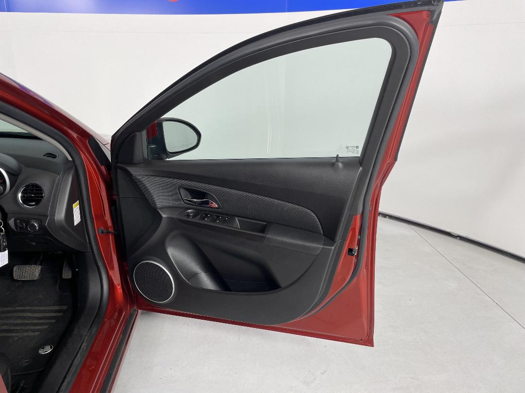 Photo '15' of Holden Cruze