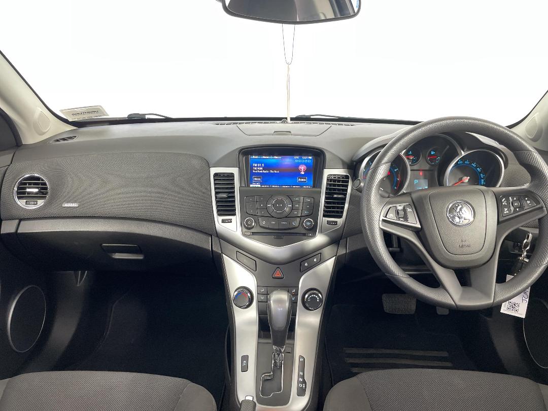 Photo '17' of Holden Cruze