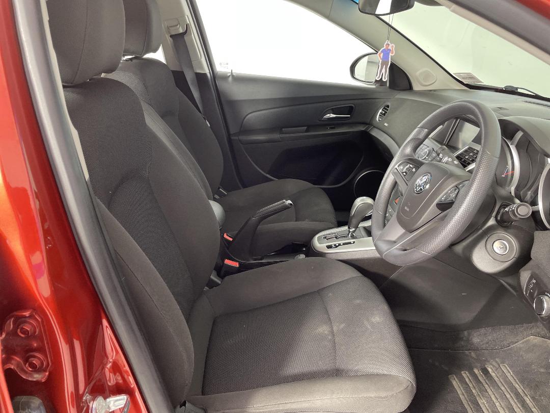 Photo '16' of Holden Cruze