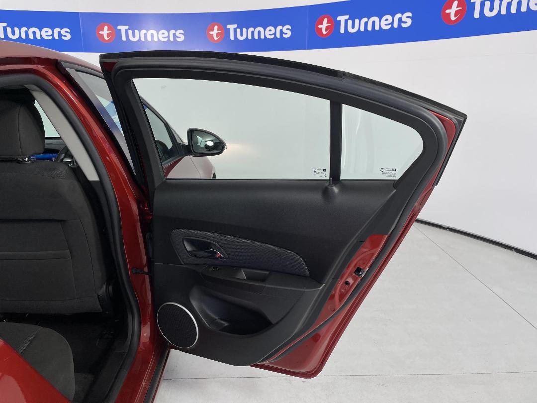 Photo '19' of Holden Cruze