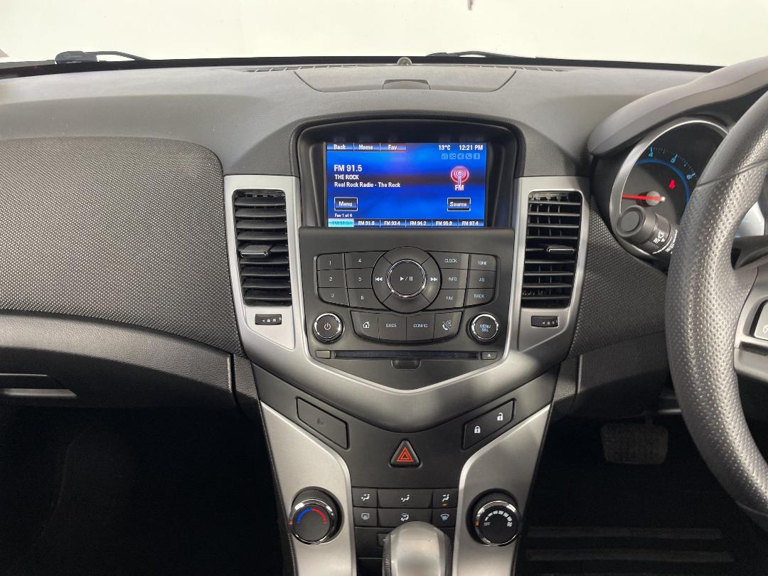 Photo '18' of Holden Cruze