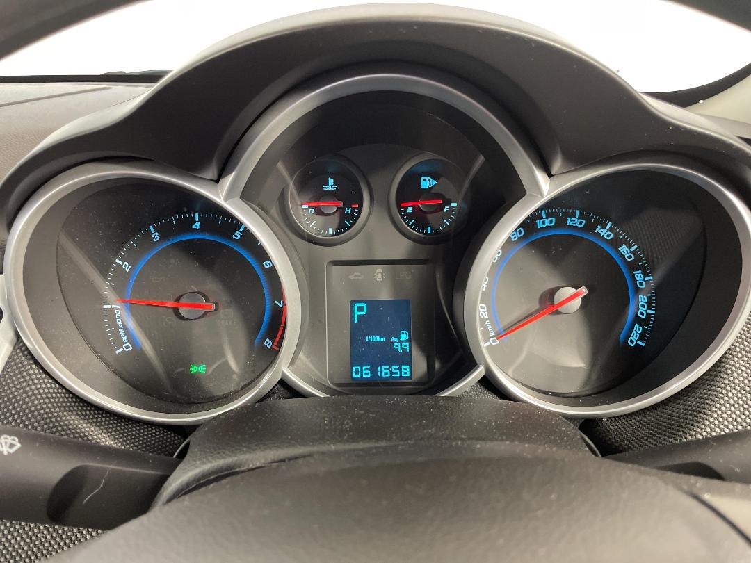 Photo '21' of Holden Cruze