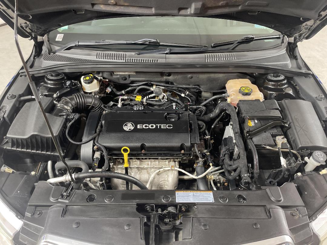 Photo '13' of Holden Cruze