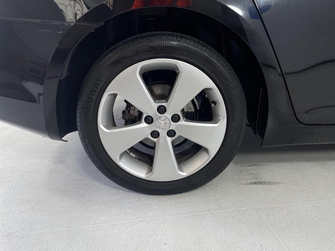 Photo '12' of Holden Cruze