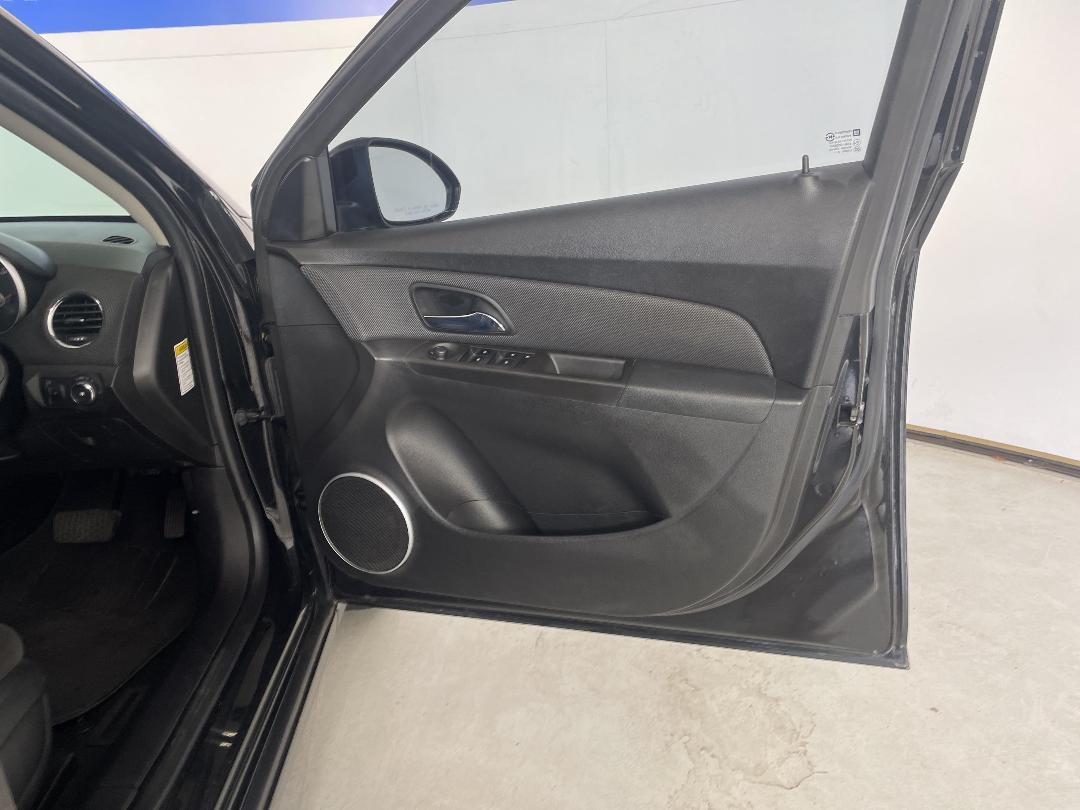 Photo '14' of Holden Cruze