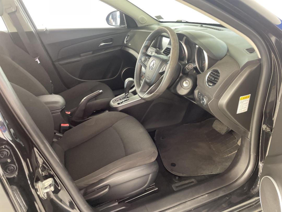 Photo '16' of Holden Cruze