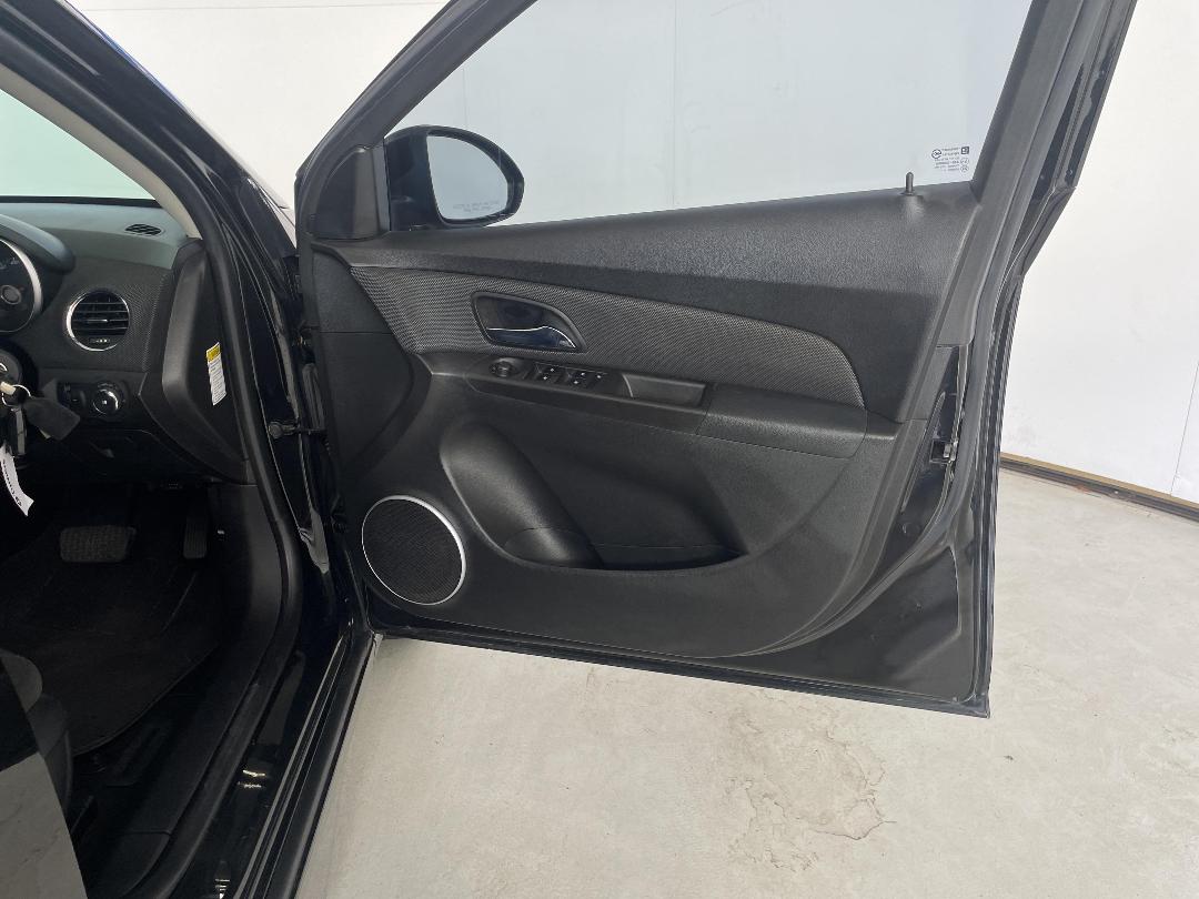 Photo '15' of Holden Cruze