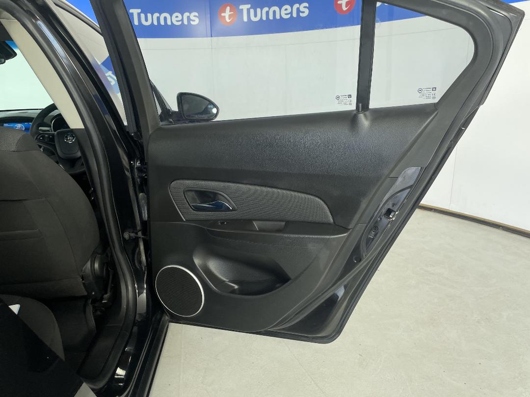 Photo '19' of Holden Cruze