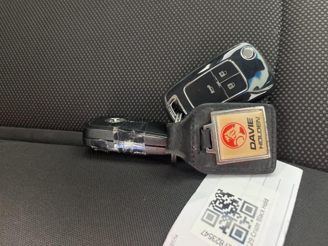 Photo '22' of Holden Cruze