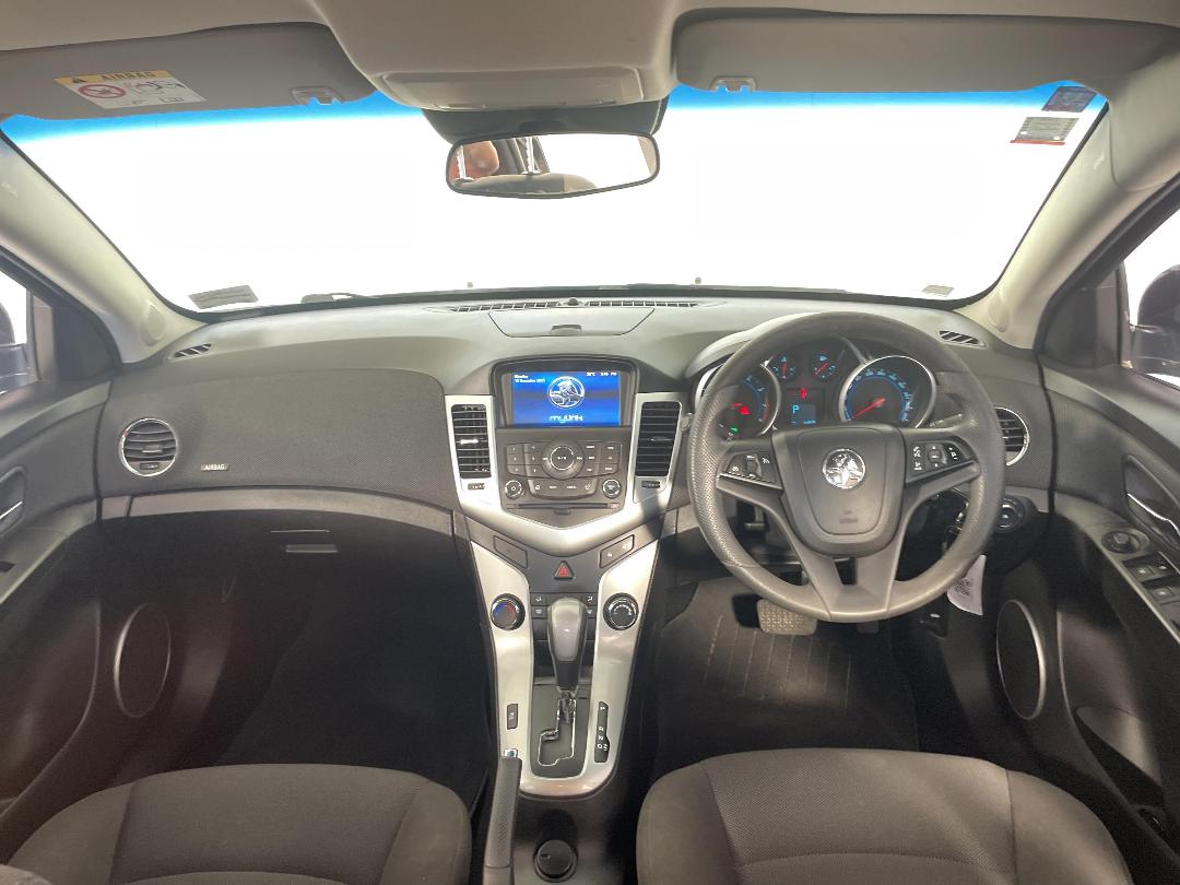 Photo '17' of Holden Cruze