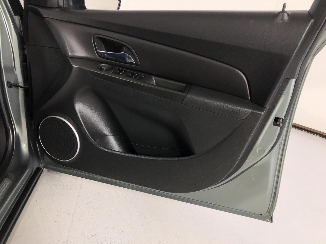 Photo '15' of Holden Cruze