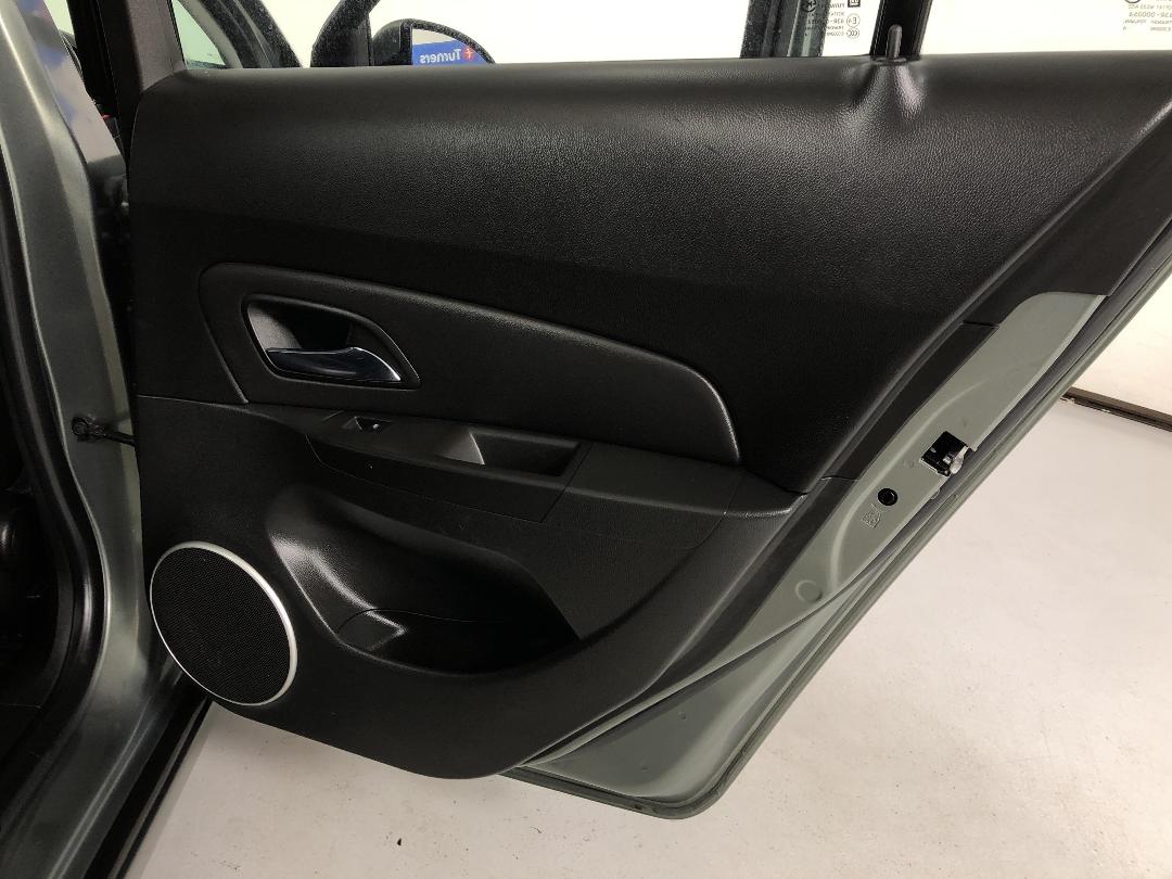 Photo '19' of Holden Cruze