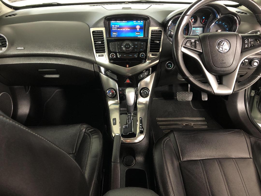 Photo '17' of Holden Cruze