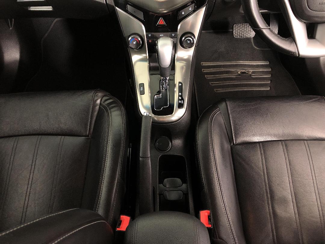 Photo '18' of Holden Cruze