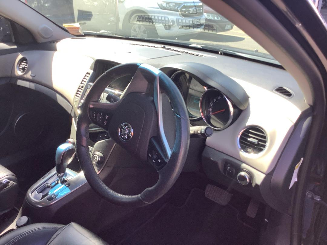 Photo '8' of Holden Cruze CDX