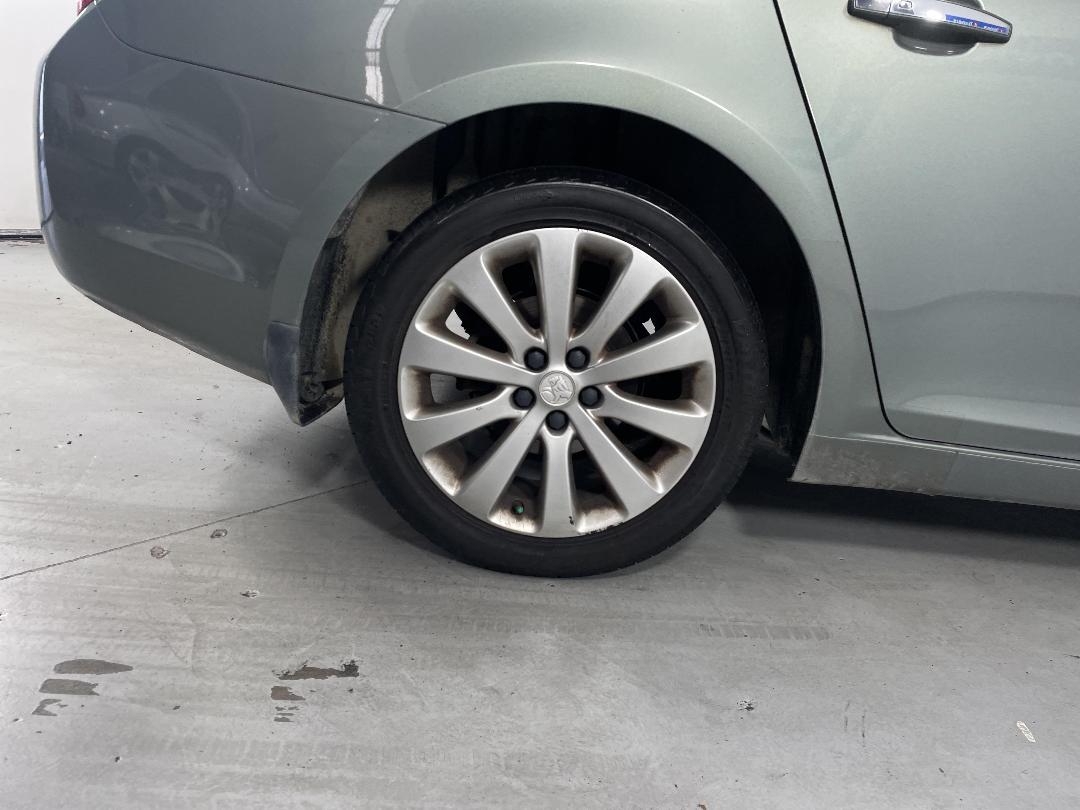 Photo '12' of Holden Cruze