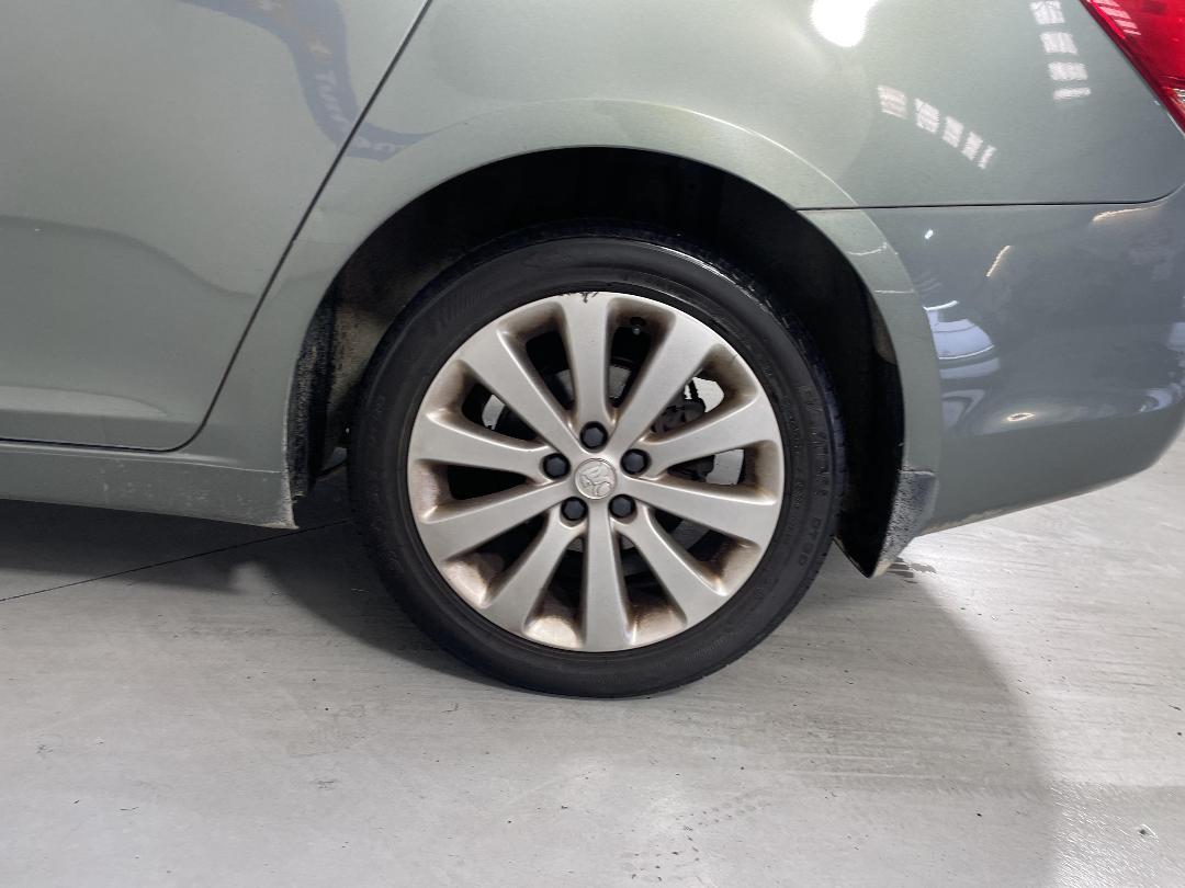 Photo '11' of Holden Cruze