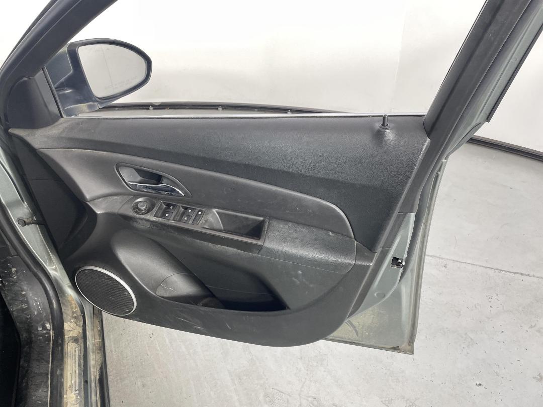 Photo '15' of Holden Cruze