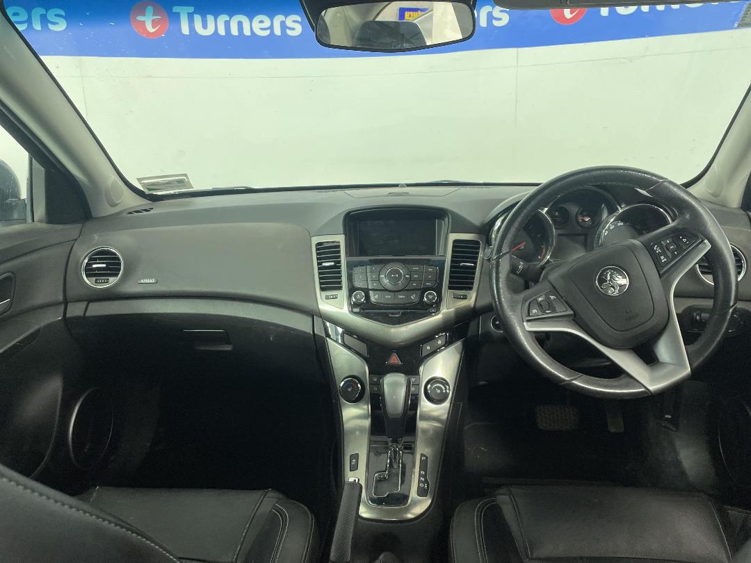 Photo '17' of Holden Cruze