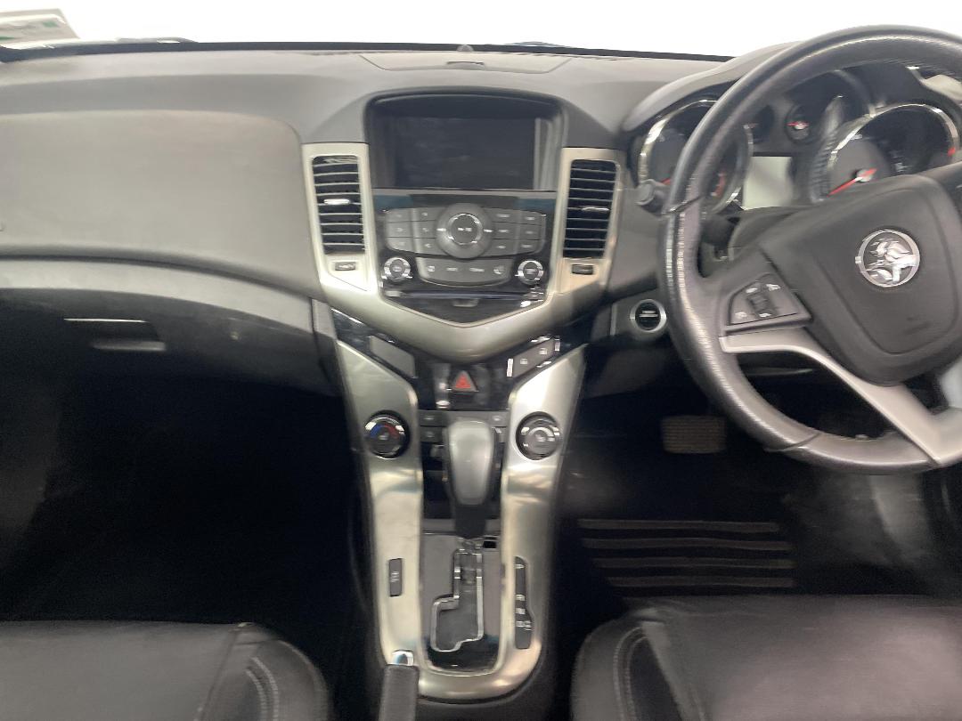 Photo '18' of Holden Cruze